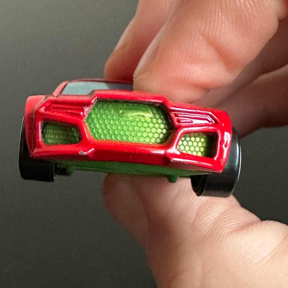2009 HOT WHEELS TORQUE TWISTER #04 HW RESCUE RED 1:64 DIECAST 2.5" CAR - Picture 13 of 13